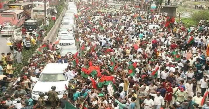 দেশে ফিরে নেতাকর্মীর রাজসিক অভ্যর্থনায় সিক্ত বেগম জিয়া। ছবি-সংগৃহিত