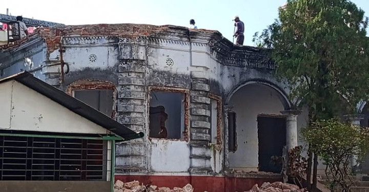 সিলেটের ঐতিহ্যবাহী ‘মিনিস্টার বাড়ি’ভেঙে ফেলা হচ্ছে