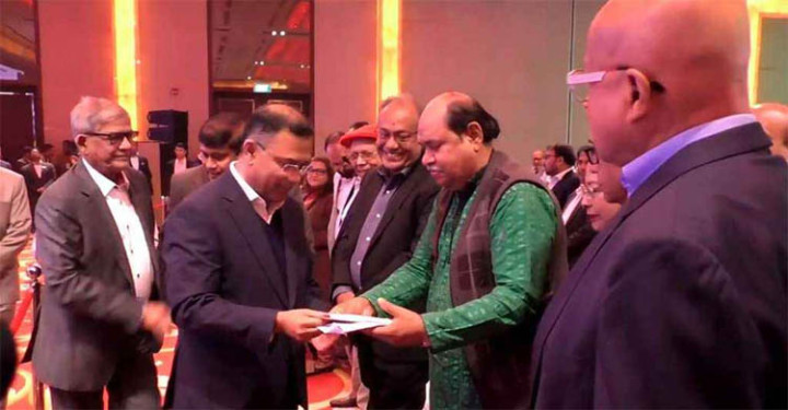 সাংবাদিকদের সঙ্গে তারেক রহমানের শুভেচ্ছা বিনিময়