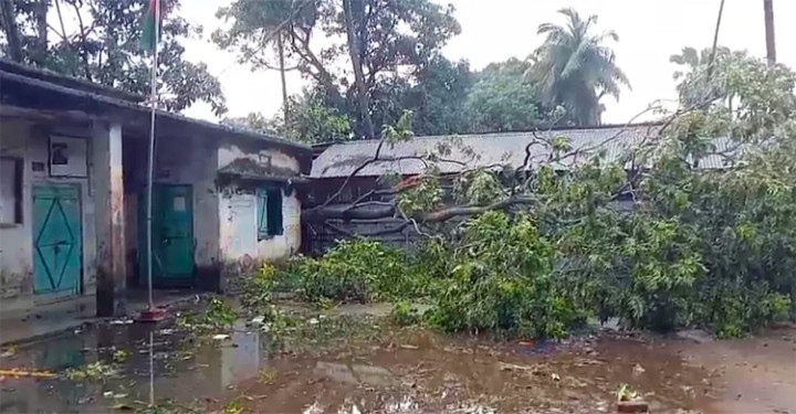 সুনামগঞ্জে ৩ দিন ধরে বিদ্যুৎ-মোবাইল নেটওয়ার্ক বিচ্ছিন্ন