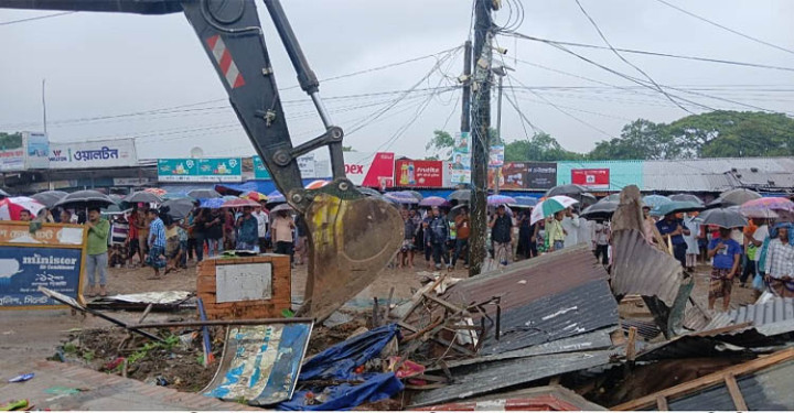 সিলেট জেলা পরিষদের দেড় কোটি টাকার ভূমি উদ্ধার, অবৈধ স্থাপনা উচ্ছেদ