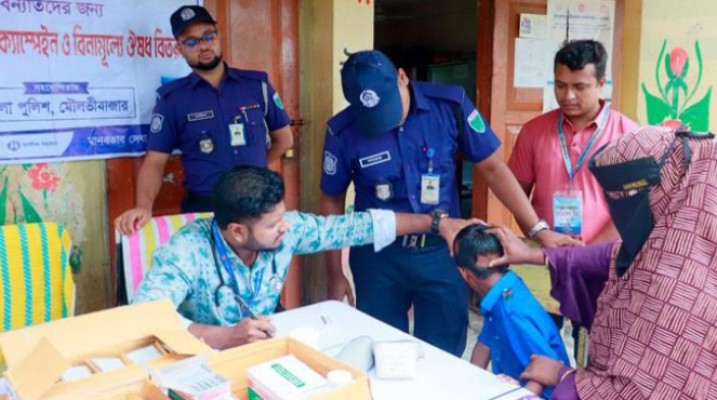 মৌলভীবাজারে বন্যার্তদের মাঝে বিনামূল্যে ওষুধ বিতরণ