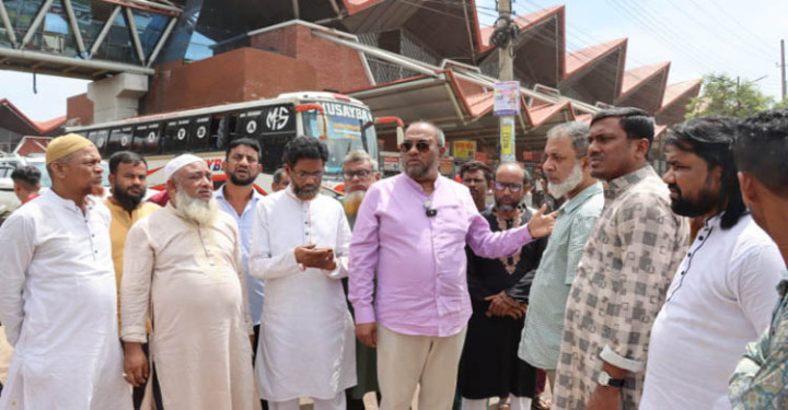 কেন্দ্রীয় বাস টার্মিনাল সড়ক দেখে ক্ষোভ, সংস্কারের নির্দেশ সিসিক প্রশাসক