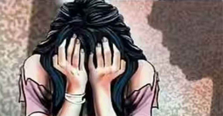 কাজ দেওয়ার কথা বলে যুবতীকে দিনের পর দিন ধর্ষণ