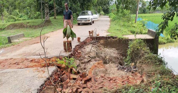 মৌলভীবাজারে বন্যার ক্ষতিগ্রস্ত সড়ক দুর্ভোগে লাখো মানুষ