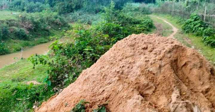 মৌলভীবাজারে পরিবেশ আইন উপেক্ষা করে বালু উত্তোলন