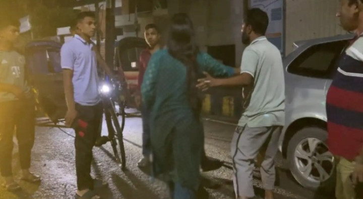 সিলেটে মধ্যরাতে রাস্তায় পুলিশ দম্পতির মারামারি