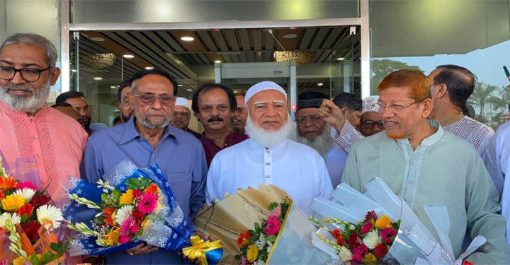 ওসমানী বিমানবন্দরে পৌঁছেছেন ডা. শফিকসহ ১১ দলীয় ঐক্যের শীর্ষ নেতারা
