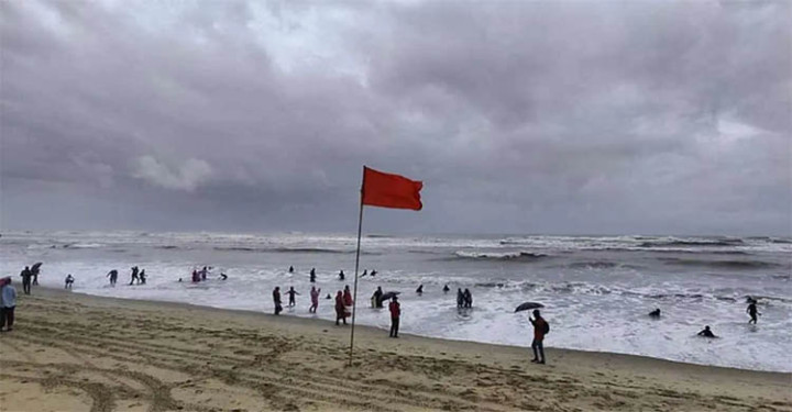 সাগরে লঘুচাপ, ৪ সমুদ্রবন্দরে ৩ নম্বর সতর্কসংকেত