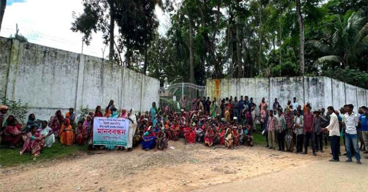 শ্রীমঙ্গলে সহকর্মীর ওপর হামলার প্রতিবাদে রাস্তায় চা শ্রমিকরা