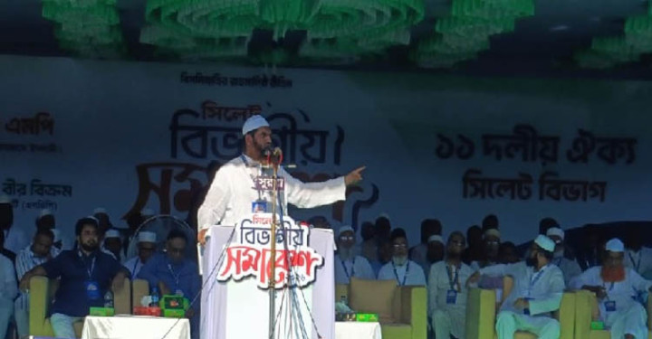 জুলাই বিপ্লবের সঙ্গে গাদ্দারি করলে ঘাড় ধরতে আমাদের হাত কাঁপবে না: মামুনুল হক