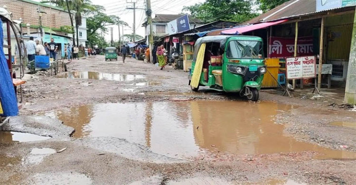 সুনামগঞ্জে সড়কের দুর্ভোগে ৫০ গ্রামের মানুষ