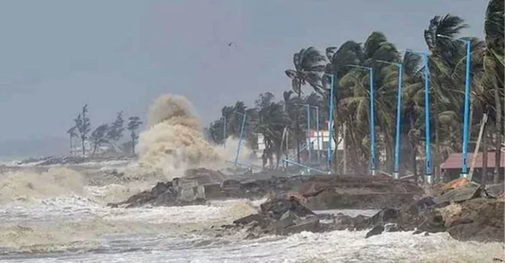 উপকূল অতিক্রম করেছে গভীর নিম্নচাপ, কাটেনি ঝড়ের শঙ্কা