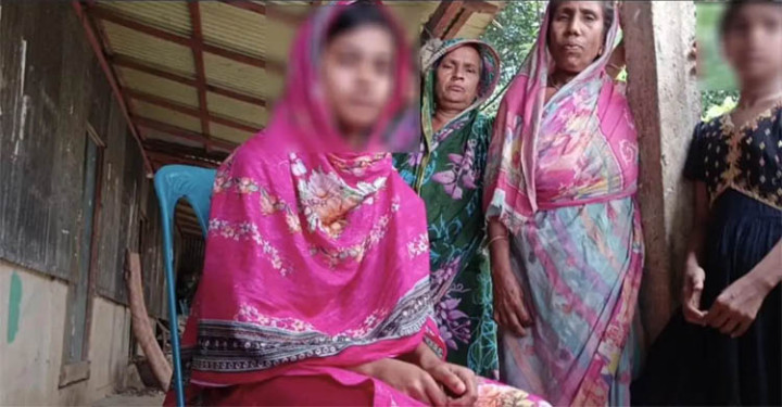 সুনামগঞ্জে বিয়ের দাবিতে প্রেমিকের বাড়িতে তরুণীর অনশন