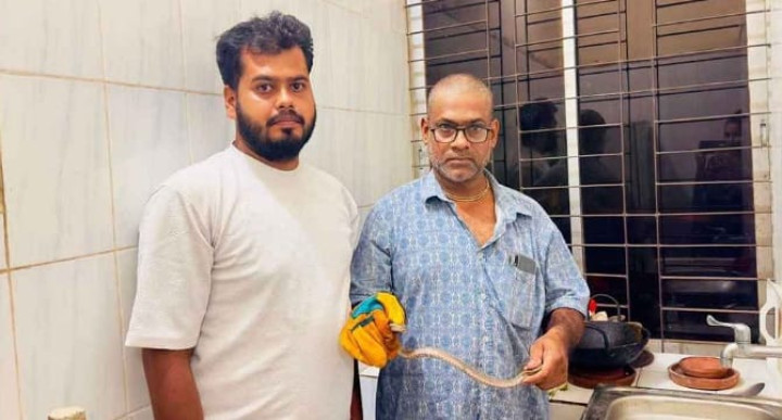 মৌলভীবাজারে বসতঘর থেকে বিরল প্রজাতির ক্যান্টর কুকরি সাপ উদ্ধার