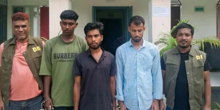 গৃহবধূকে সংঘবদ্ধ ধর্ষণ: ব্ল্যাকমেলের অভিযোগে গ্রেফতার ৩