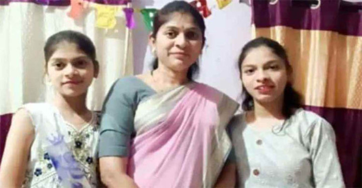 গাছে ঝুলে প্রাণে বাঁচলেন স্বামী, স্রোতে ভেসে গেল স্ত্রী ও দুই মেয়ে