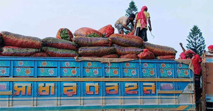 সাড়ে ৮ মাস পর হিলি স্থলবন্দর দিয়ে কাঁচামরিচ আমদানি শুরু