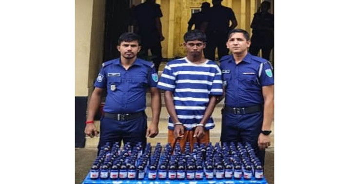 গোয়াইনঘাটে বিপুল পরিমান ভারতীয় এসকাফ সিরাপসহ যুবক আটক