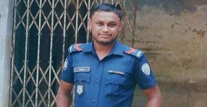 হোটেল কক্ষে ঝুলছিল পুলিশ সদস্যের মরদেহ, রক্তাক্ত পড়ে ছিলেন স্ত্রী