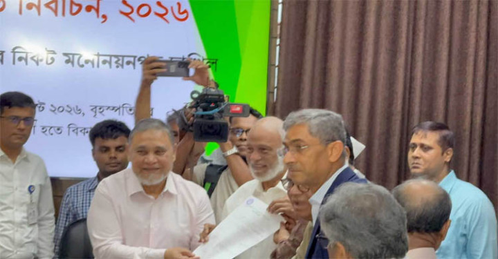রাষ্ট্রপতি পদে মির্জা ফখরুলের মনোনয়নপত্র জমা দিলেন মঈন খান