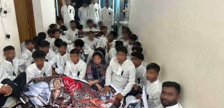 আওয়ামী লীগের ৫৩ নেতাকর্মী গ্রেফতার