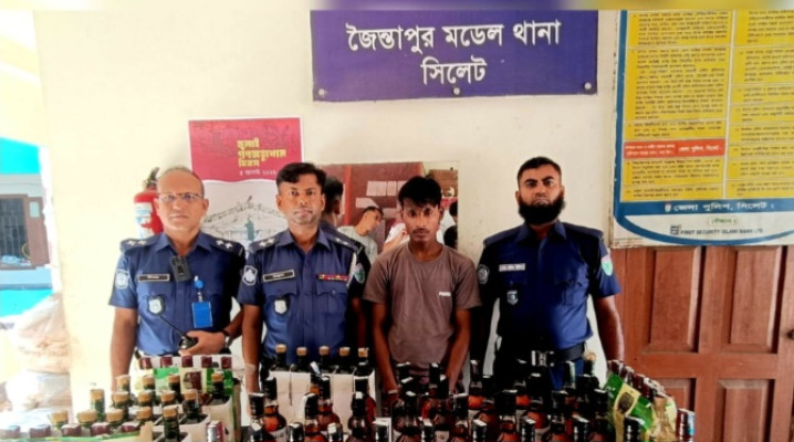 সিলেটে বিপুল পরিমাণ  বিদেশি মদসহ যুবক আটক