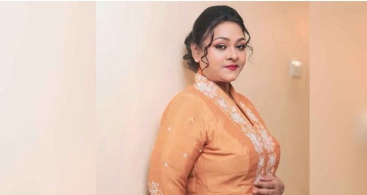 অতিরিক্ত ফোন ব্যবহারে হাসপাতালে অভিনেত্রী