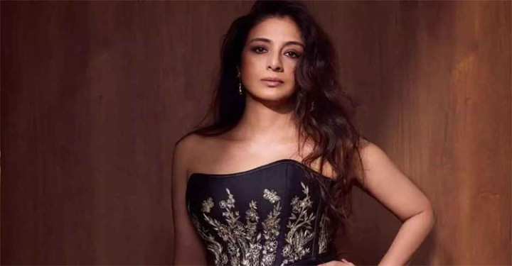 ৫৪ বছর বয়সেও তারুণ্য ধরে রেখেছেন টাবু, নিজেই জানালেন রহস্য 