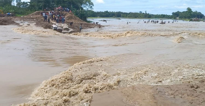 হবিগঞ্জে আবারও ভাঙল খোয়াই নদীর বাঁধ, লোকালয়ে ঢুকছে পানি