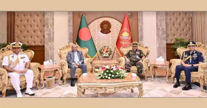 রাষ্ট্রপতির সঙ্গে তিন বাহিনী প্রধানের সৌজন্য সাক্ষাৎ