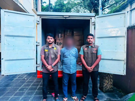 সিলেটে ২০ লাখ টাকার ভারতীয় পণ্যসহ কাভার্ড ভ্যান জব্দ, আটক ১