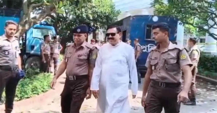 সাবেক এমপি-মন্ত্রীসহ ১০ জন ট্রাইব্যুনালে