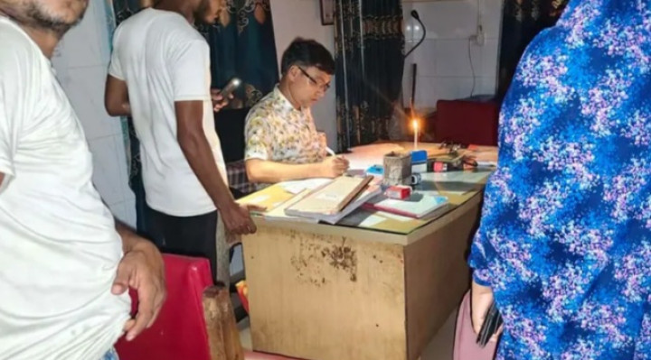 শ্রীমঙ্গল স্বাস্থ্য কমপ্লেক্সে  মোমবাতির আলোয় চলছে চিকিৎসাসেবা, অকেজো জেনারেটর-আইপিএস