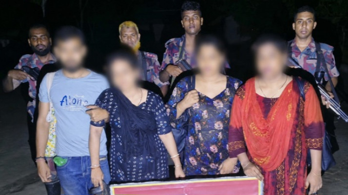 সীমান্ত দিয়ে অবৈধভাবে ভারতে প্রবেশকালে নারী- পুরুষসহ ৪ বাংলাদেশি আটক