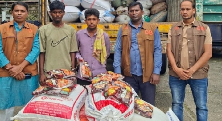 সুনামগঞ্জে ভারতীয় চোরাই পণ্যসহ কাভার্ডভ্যান জব্দ, আটক