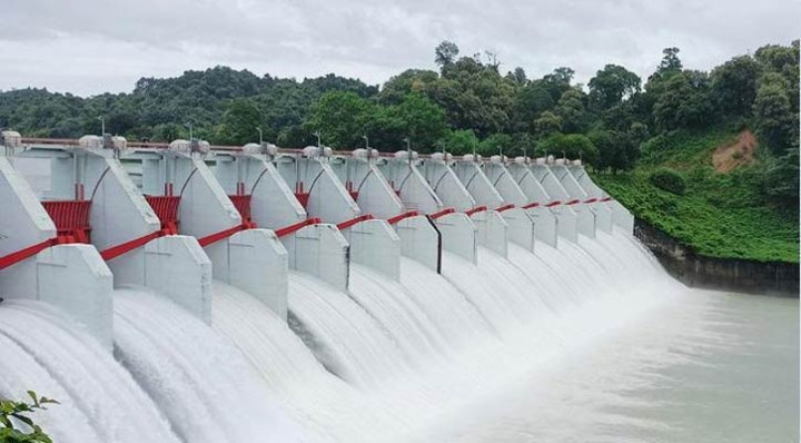 বাড়ছে কাপ্তাই হ্রদের পানি, রাতেই খুলতে পারে ১৬ জলকপাট  