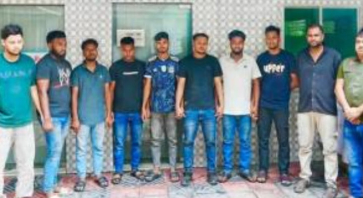 ভারতীয় চোরাই ৬টি মোটরসাইকেলসহ সিলেটের ৯ যুবক আটক