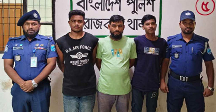 পুলিশের সামনে নারীকে লাথি, ভাইরাল সেই ঘটনায় গ্রেফতার ৩