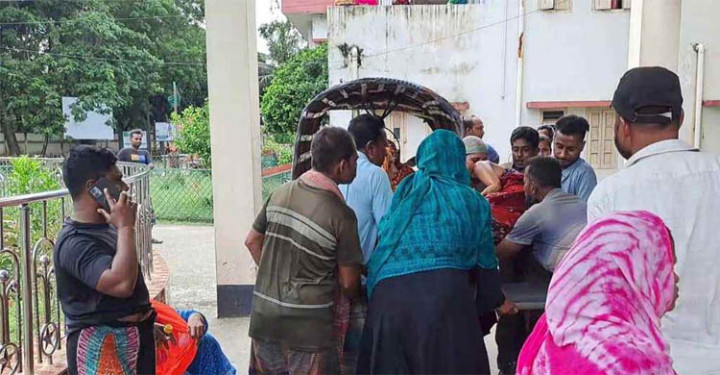 বিদ্যুৎস্পৃষ্টে স্বামী-স্ত্রী ও চোরসহ ৪ জনের মৃত্যু