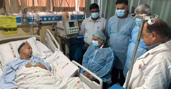 বিদ্যুৎমন্ত্রীকে দেখতে হাসপাতালে রাষ্ট্রপতি