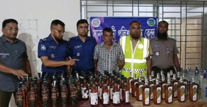 বিপুল পরিমাণ ভারতীয় মদসহ আটক ১