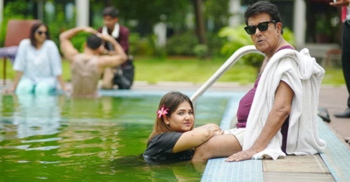 তরুণীর সঙ্গে সুইমিংপুলে মামুনুর রশীদের ছবি ভাইরাল