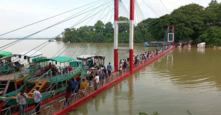 সাত দিন পর পর্যটকদের জন্য খুলল রাঙামাটির ঝুলন্ত সেতু