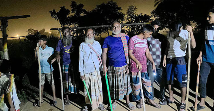 অর্ধশতাধিক নারী-পুরুষকে পুশ ইনের চেষ্টা, ঠেকাল বিজিবি-গ্রামবাসী