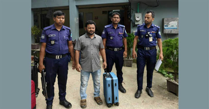 ভারতে পালানোর সময় দুই হত্যা মামলার আসামি গ্রেফতার 