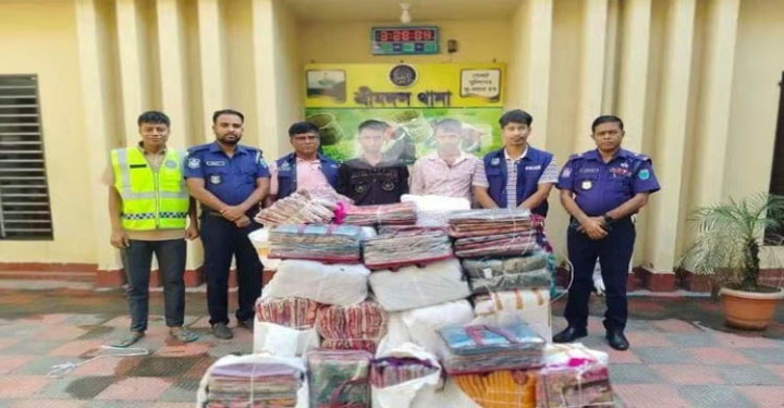 মৌলভীবাজারে বিপুল পরিমাণ ভারতীয় শাড়ি জব্দ, আটক ২ যুবক