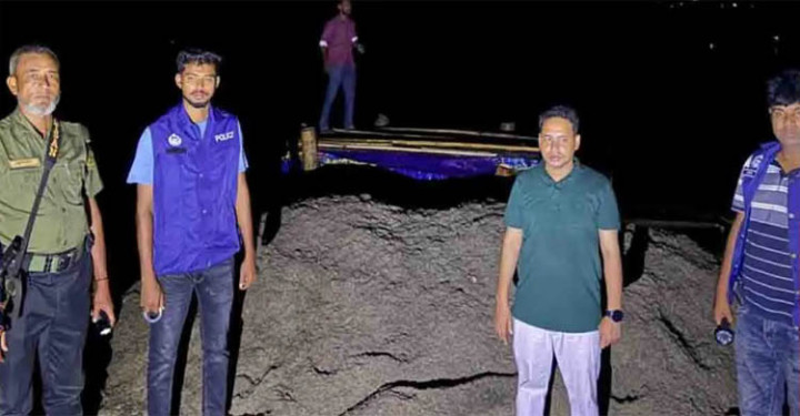 জাফলংয়ে অভিযানে ১০ নৌকা ধ্বংস, অবৈধ বালু জব্দ