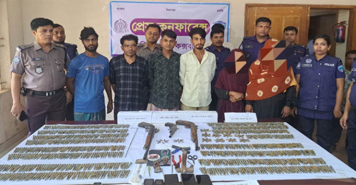 ৮২৫ রাউন্ড রাইফেলের গুলি ও অস্ত্রসহ আটক ৬