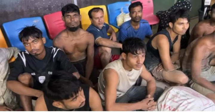 সাগরপথে মালয়েশিয়া পাচারকালে বাংলাদেশিসহ ১৫ জনকে উদ্ধার